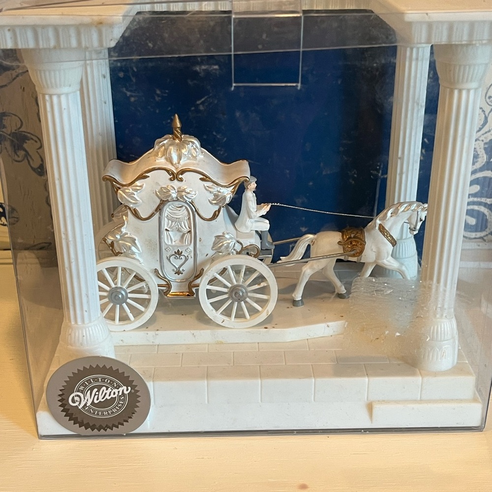 Wilton White and Gold Carriage Cake Decoration Wedding Ornament New